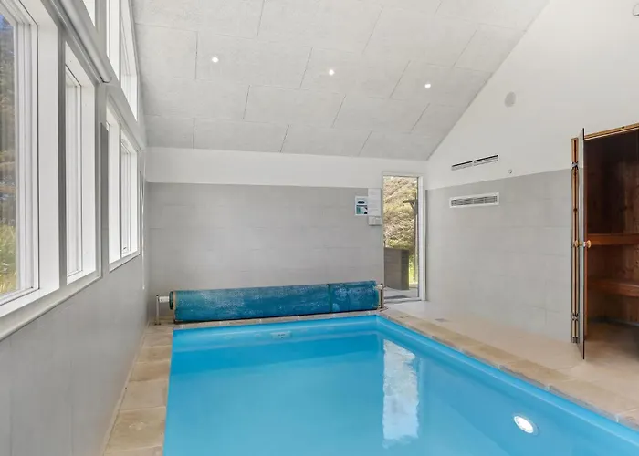 Vakantiehuis Lovely In With Sauna *