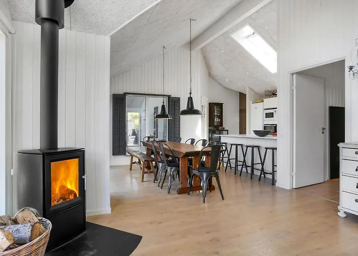 Vakantiehuis Lovely In With Sauna